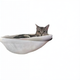 Kattenklimrek met mand voor aan het bureau