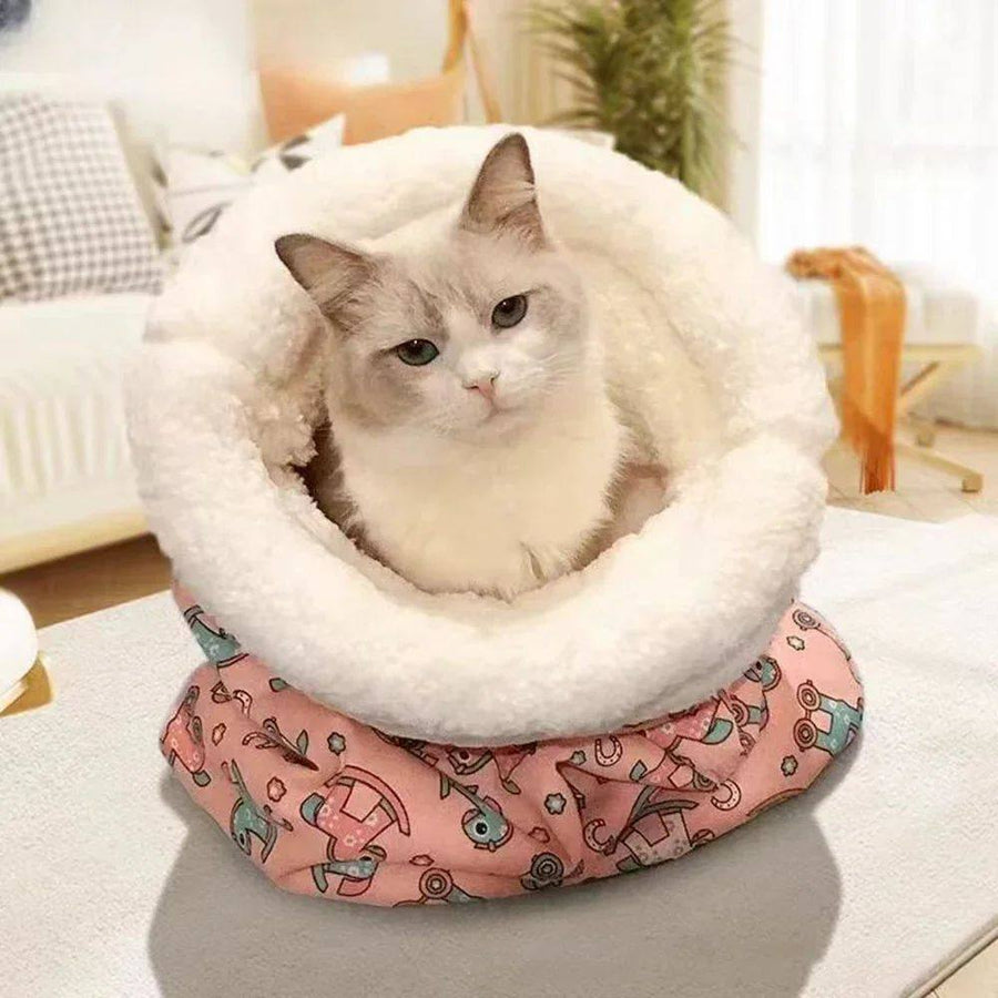 Warme gesloten kattenmand